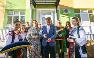 Zarastao u korov: Gdje je nestao vrtić u Novoseliji koji je Stanivuković davno “otvorio”