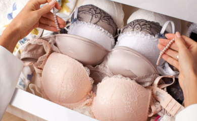 Ministar odlučio: Profesorka sa velikim grudima na plaćenom odsustvu