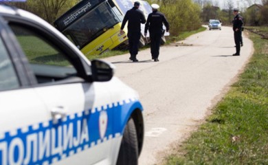 Sedam putnika prevezeno u bolnicu nakon slijetanja autobusa kod Prijedora