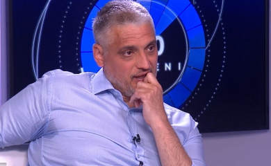 Kad Čedomir Jovanović ne zna da je u programu: O zvučnom topu i naoružanim batinašima u Skupštini grada
