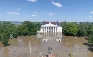 Pogledajte kako izgleda grad Nova Kahovka poslije probijanja brane na Dnjepru (VIDEO)