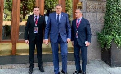 Dodik: Počinjemo sastanke sa privrednicima u Sankt Peterburgu