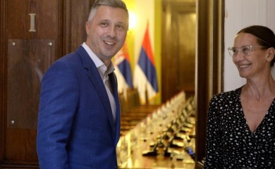 Obradović: Ne dozvolite propagandu homoseksualizma u knjigama našoj deci