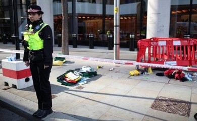 LONDON: U centru izbodene tri osobe