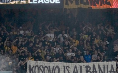 Grčki navijači izbacili transparent: "Kosovo je Albanija" (FOTO)