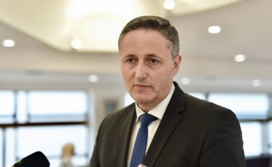 Bećirović: Imovina pripada BiH, laži neće proći, patriotska većina se ne boji prijetnji