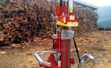 Dječaka usmrtio cjepač drva