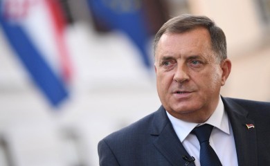 Dodik čestitao Handkeu rođendan