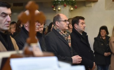 Šmit na paljenju badnjaka u Mostaru