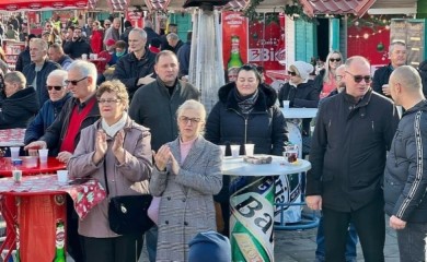 Tuzla: Pripadnici svih konfesija uz kolače, vino i muziku proslavili pravoslavni Božić