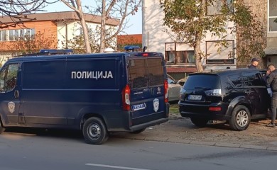 Zbog ubistva u Inđiji uhapšene tri osobe, za četvrtom se traga