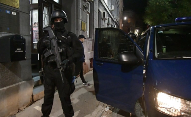 U Sarajevu uhapšen muškarac, oduzeti mu puška, bomba i municija