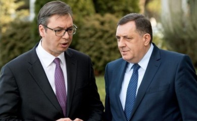 Dodik kao “Traktor titan”, Vučić “sendvič majstor” FOTO
