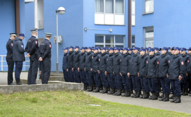 Povodom Međunarodnog dana sjećanja na stradale policajce: Postrojeni kadeti MUP-a Srpske u Banjaluci