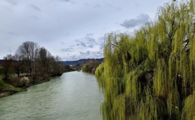 Oblačno uz sunčane periode, postepeno sve toplije