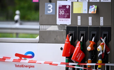 Sve više pumpi u Francuskoj bez goriva, vlada najavljuje paket pomoći