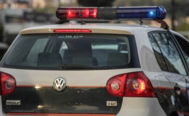 Užas u Tuzli: Muž sjekirom ubio ženu, pa zvao kćerku da joj kaže, sam se predao policiji