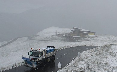 Snijeg zabijelio Austriju: Na zapadu zemlje obavezni lanci