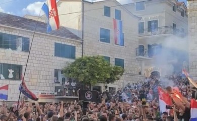Ustaški dernek na trgu: Pogledajte šta pjevaju hiljade ljudi (VIDEO)