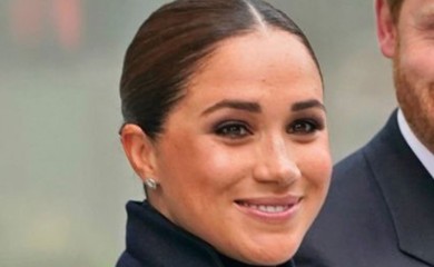 Megan Markl u haljini sa prkosnim šlicem