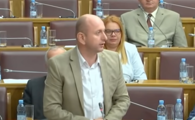 Milan Knežević napadnut na podgoričkom aerodromu