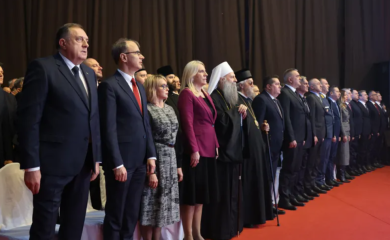 Stanivuković zakasnio na svečanu akademiju: potez izazvao negativne komentare na mrežama (VIDEO)