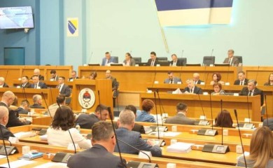 Zašto je Narodna skupština RS postala poput rijalitija?