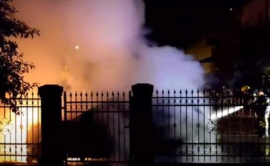 Odborniku zapaljen auto: Policija se oglasila o nemilom događaju (VIDEO)