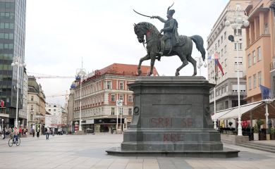 Išaran spomenik bana Jelačića u Zagrebu: "Srbi se bore, a mi?" (FOTO)