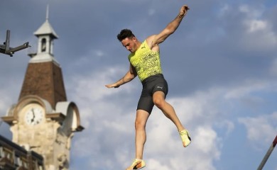 Stranica za odrasle poslala urnebesnu ponudu atletičaru koji je zbog polnog organa ostao bez medalje