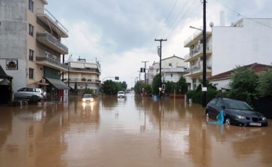 Uništeni putevi i mostovi: Najmanje šest ljudi poginulo u oluji “Danijel” u Grčkoj