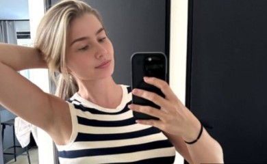 Planetarna senzacija! Djevojka ima tri dojke i na tome zarađuje bogatstvo VIDEO