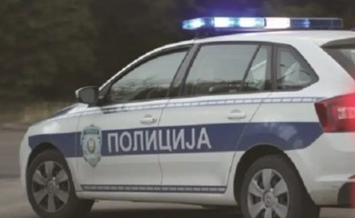 Pijani putnik izvadio pištolj i zaprijetio mladićima jer su bili glasni