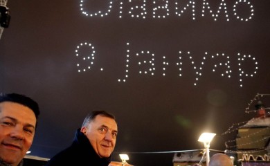 Spektakularni dron šou na Trgu Krajine (VIDEO)