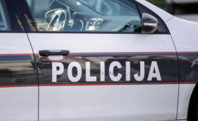 Bjegunac skočio u Neretvu, sudski policajac koji je trčao za njim povrijeđen