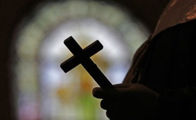 Sveštenik tvrdi da je lažno optužen da je pipao djevojčicu: Prije bih sebi ruku odsjekao