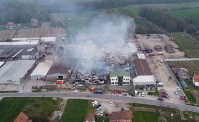 Pogledajte razmjere velikog požara u bijeljinskom preduzeću (VIDEO)