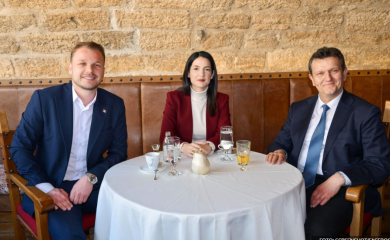 Opozicioni lideri se sastali bez Vukanovića, formiran tim za izradu zajedničke platforme