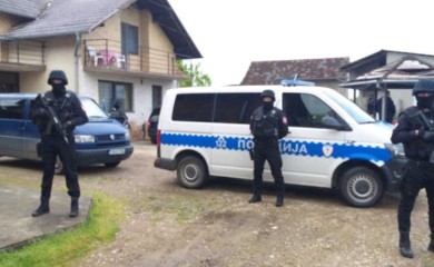 Detalji hapšenja u Gradišci: Zaplijenjena droga vrijedna 250.000 KM, krali struju za laboratoriju