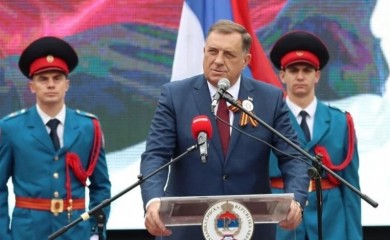 “Predstoji nam borba da se oslobodimo od BiH” Dodik na obilježavanju Dana pobjede nad fašizmom u Banjaluci
