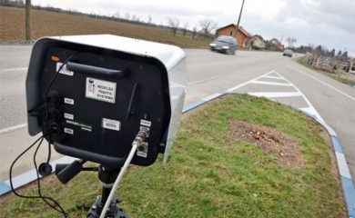 Može li radar snimiti više vozila u jednom trenutku?