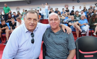 Zbog neprimjerenog skandiranja navijača Dodik napustio utakmicu