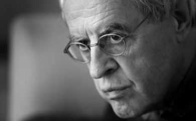 Preminuo Čarls Simić