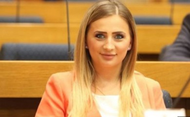 Postala poznatna nakon što je otkrila “formulu za uspjeh”: Ovo je novi zastupnik Puteva RS