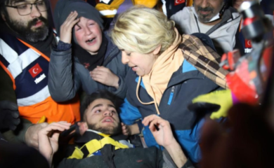 Tinejdžer izvučen iz ruševina nakon četiri dana: "Pio sam svoj urin"