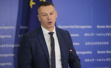 Nešićevo ministarstvo traži prevodioce: Ovoliko će građane BiH koštati usluge "tumača" stranih jezika