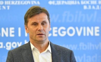 Rastura fejs: Novalić objavio fotografiju kada je bio dječak, pisao i o penzijama
