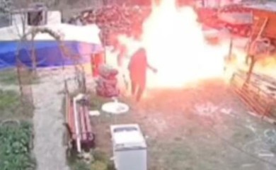 Jeziv snimak: Eksplodirala plinska boca u radionici VIDEO