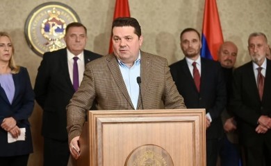 Stevandić: Dok ja branim Dodika, niži funkcioneri SNSD-a mi vršljaju po stranci
