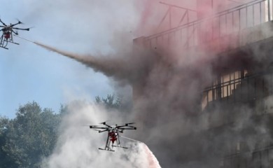 Pogledajte kako u Kini dronovi gase požar VIDEO